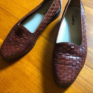 Trotters Woven Leather Liz Slip On Flats